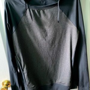 Medium Under Armour sweatshirt